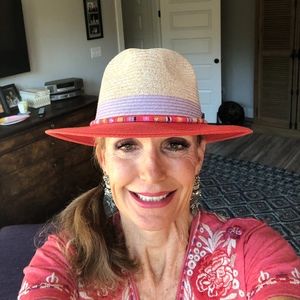 Meet your Posher, Cynthia